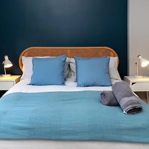 Cosy One Bedroom Apartments With Free Evening Parking Apartment